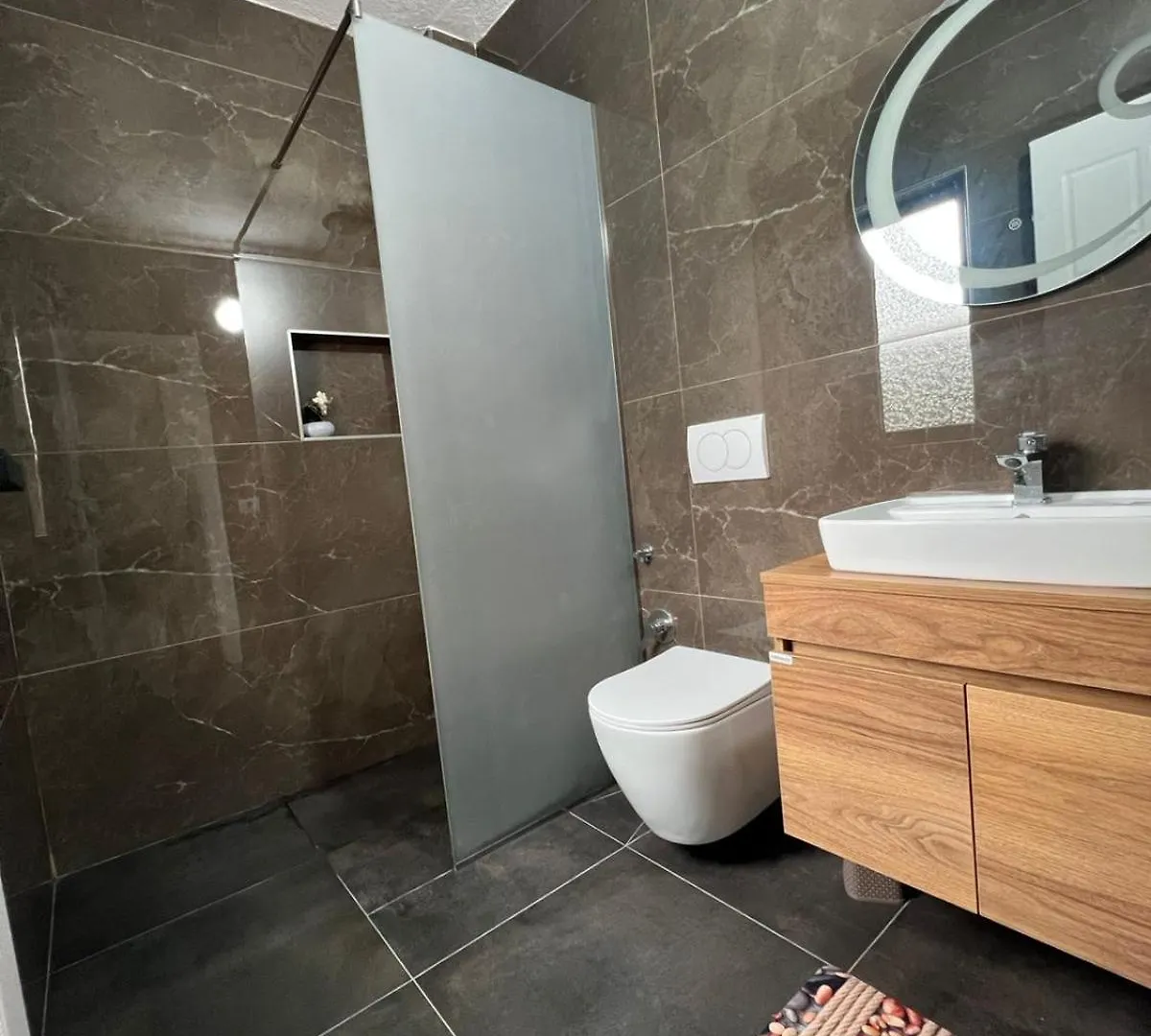 Sarvi Apartments Dıraç