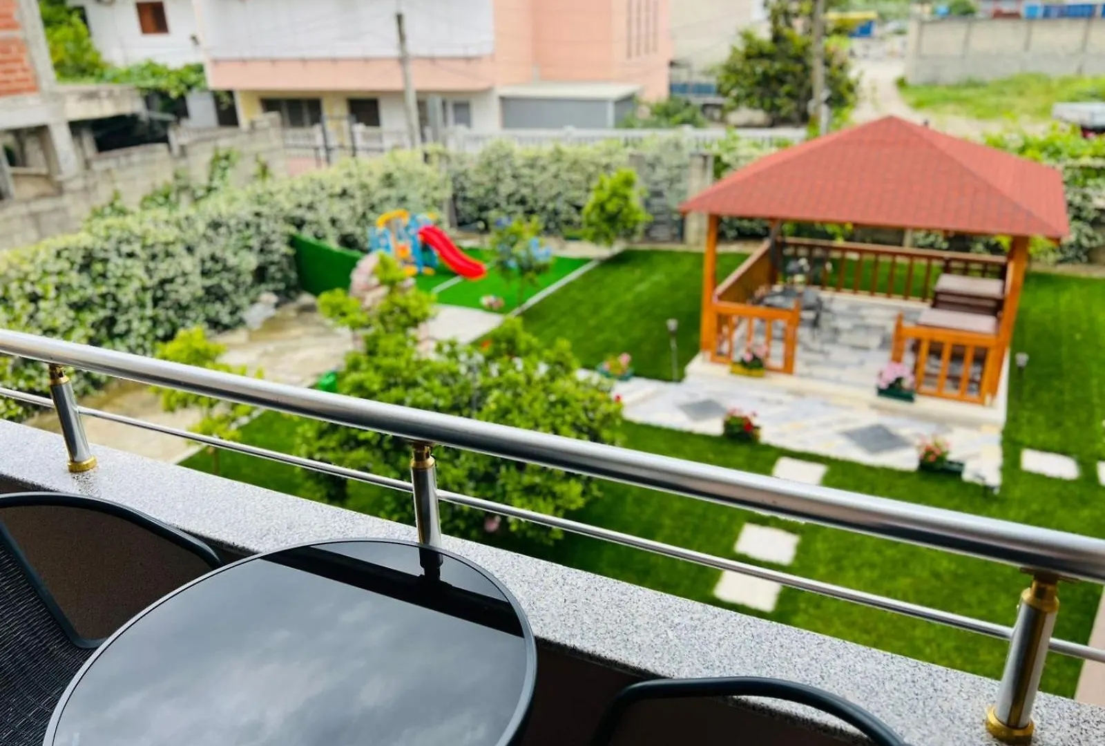 Sarvi Apartments Dıraç