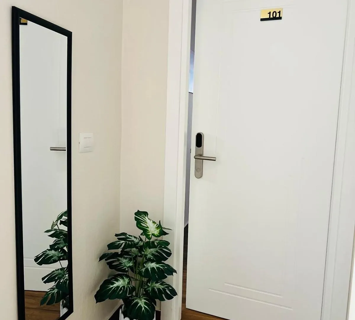 Sarvi Apartments Dıraç