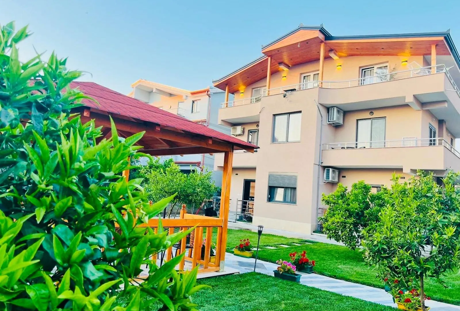 Sarvi Apartments Дуррес